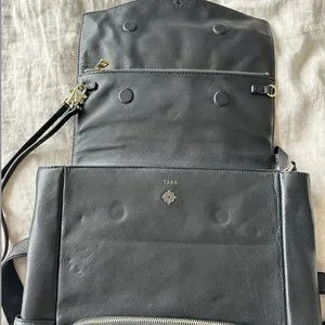 Tara & Co | Bags | Tara Co Tracy Bag Convertible Leather  display picture 2